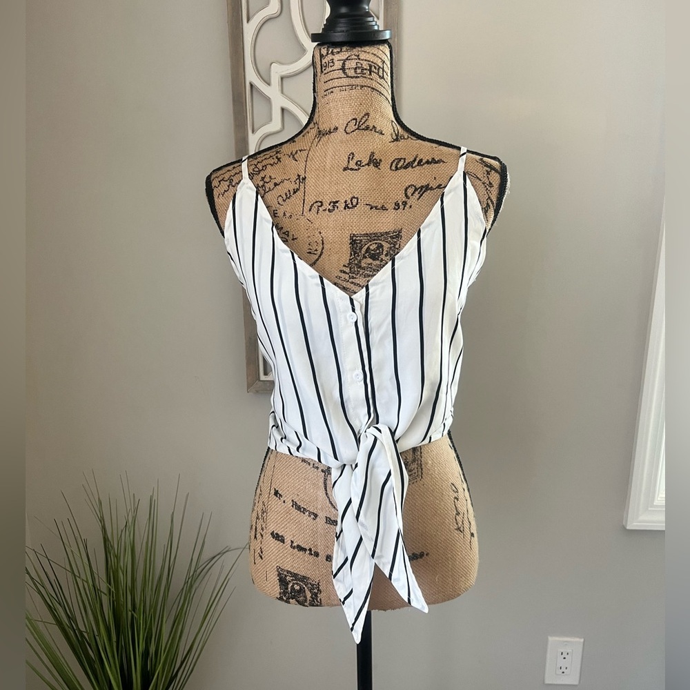Cropped Tie-Front Tank